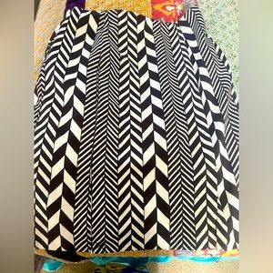 MICHAEL Michael Kors NWOT Brown and White Chevron pattern Pencil Skirt Sz 10